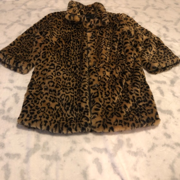 FOREVER 21 FAUX FUR 3/4 Sleeve Cheetah Coat. SIZE(S) - Picture 6 of 17